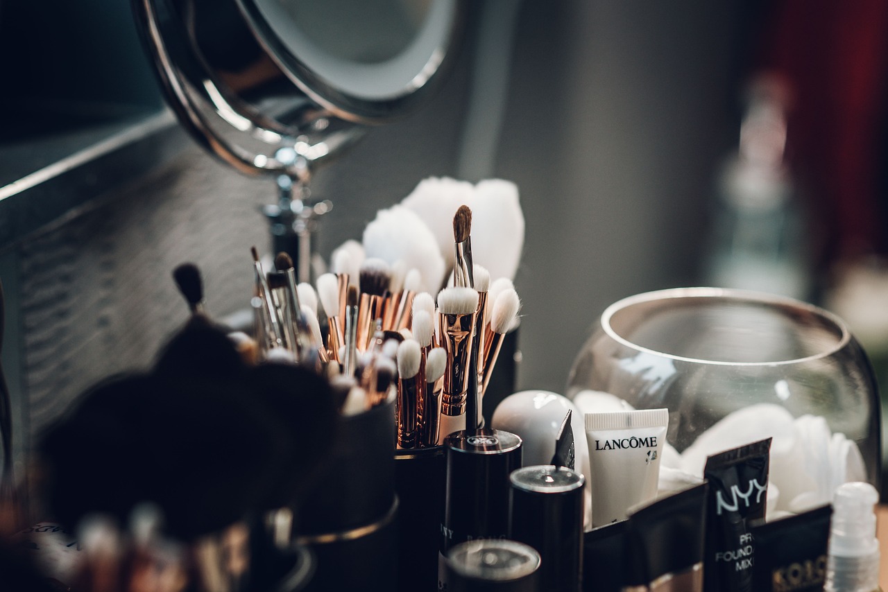 7 podstawowych wskazówek, jak wybrać najlepszy produkt do makijażu dla swojej skóry